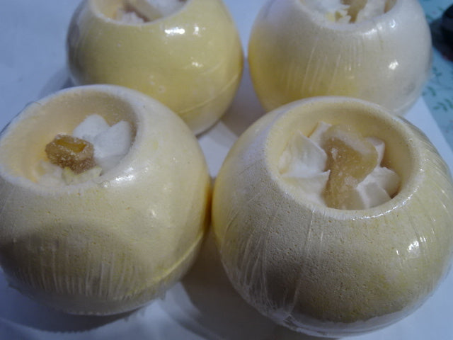 Bubbles and Beyond Whole Ball Bath Fizzers - Lemon