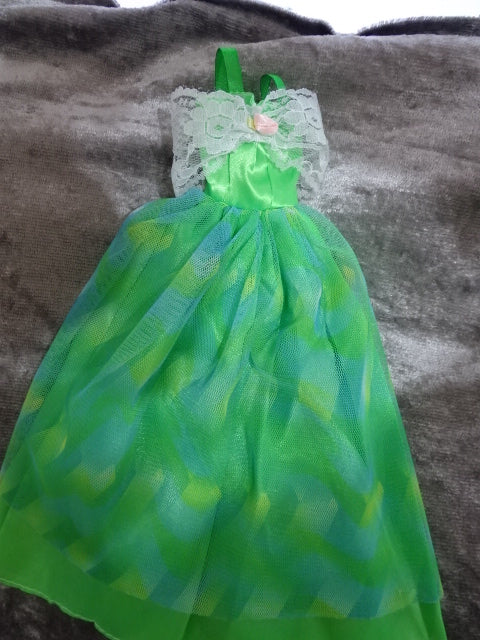 30 cm Plastic Doll  'Princess Dresses' (x4)  and 'Tiaras'(x4)  (Will Fit Barbie Sized Dolls)
