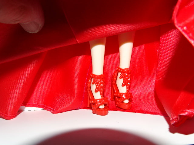 'Scarlett Lacy'  Fashion / Princess 30cm Plastic Ball Joint Doll With Accessories and Outfits