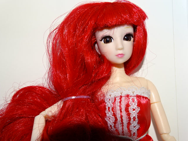 'Scarlett Lacy'  Fashion / Princess 30cm Plastic Ball Joint Doll With Accessories and Outfits