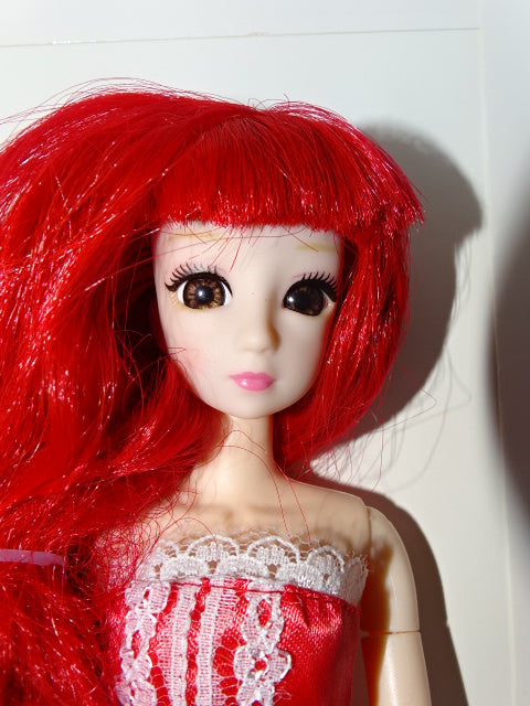 'Scarlett Lacy'  Fashion / Princess 30cm Plastic Ball Joint Doll With Accessories and Outfits