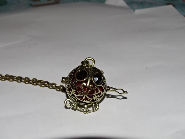 Antique Gold Effect Decorative 'Aromatherapy' Necklace / Locket