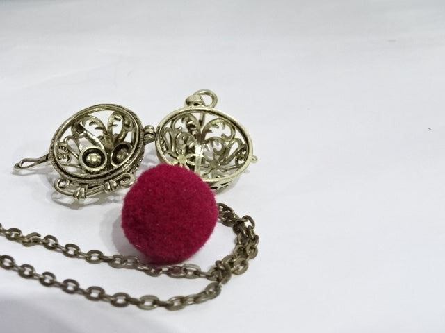 Antique Gold Effect Decorative 'Aromatherapy' Necklace / Locket