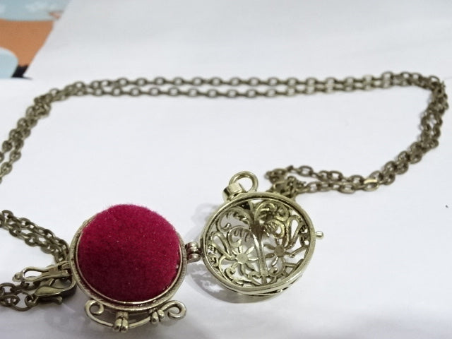 Antique Gold Effect Decorative 'Aromatherapy' Necklace / Locket
