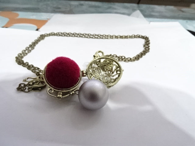 Antique Gold Effect Decorative 'Aromatherapy' Necklace / Locket