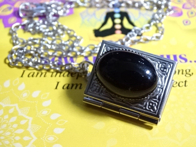 Various Pretty Costume Jewellery Necklaces
