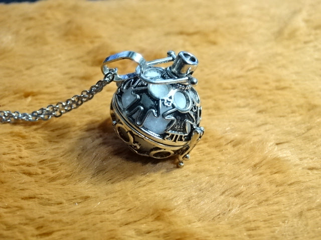 Stainless Steel Decorative Sphere Aromatherapy Necklace