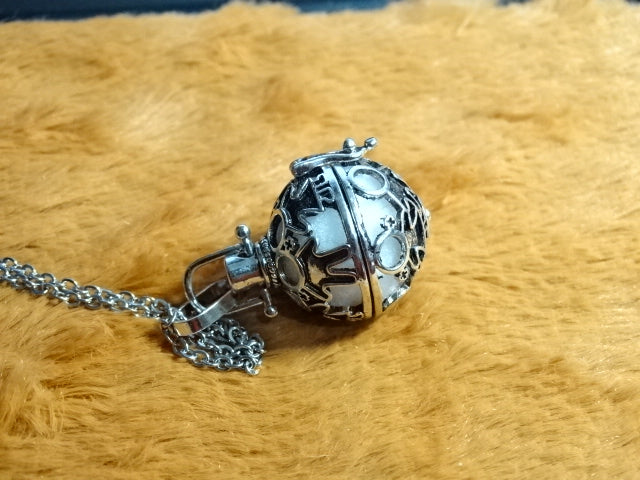 Stainless Steel Decorative Sphere Aromatherapy Necklace