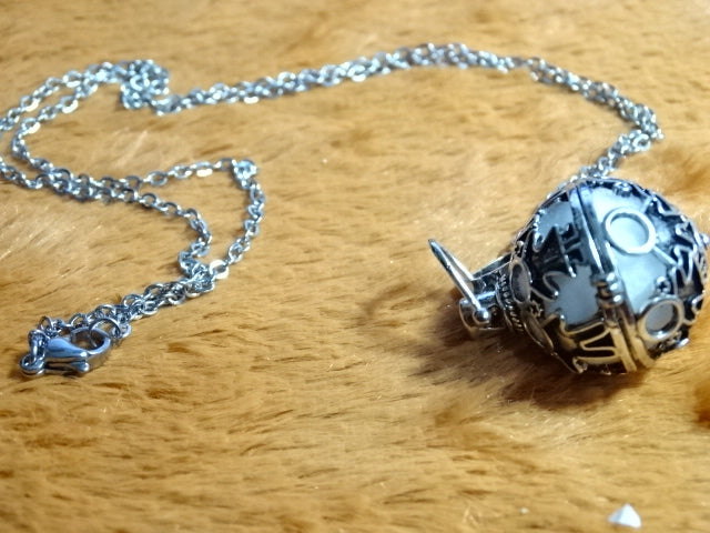 Stainless Steel Decorative Sphere Aromatherapy Necklace