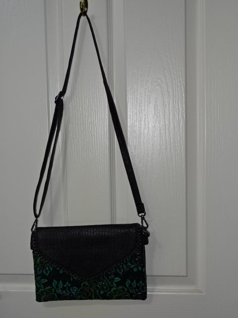 Faux Leather Embossed Pattern Envelope Style Shoulder Bag / Purse
